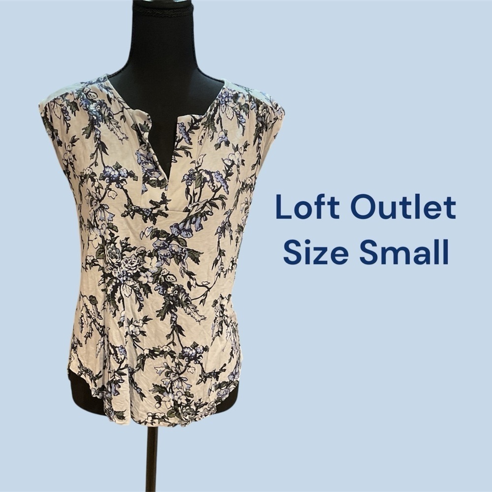 LOFT OUTLET SIZE SMALL BLUE FLORAL PULL OVER TOP GENTLY WORN